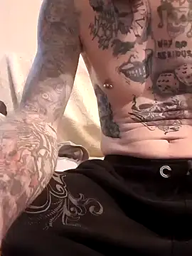 Snapshot of PIercingBoy38 chatting on February 4, 2:21 pm PIercingBoy38 online show from February 4, 2:21 pm