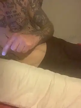 Snapshot of PIercingBoy38 chatting on February 17, 9:52 pm PIercingBoy38 online show from February 17, 9:52 pm