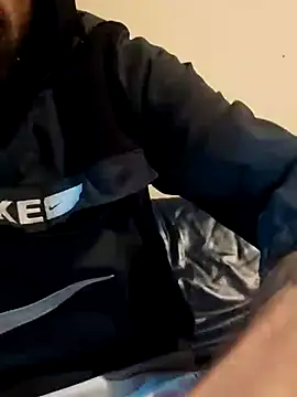 Snapshot of PIercingBoy38 chatting on October 4, 4:27 pm PIercingBoy38 online show from October 4, 4:27 pm