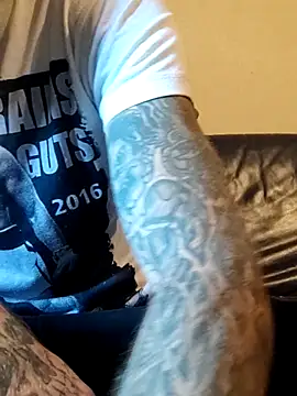 Snapshot of PIercingBoy38 chatting on October 22, 3:01 pm PIercingBoy38 online show from October 22, 3:01 pm