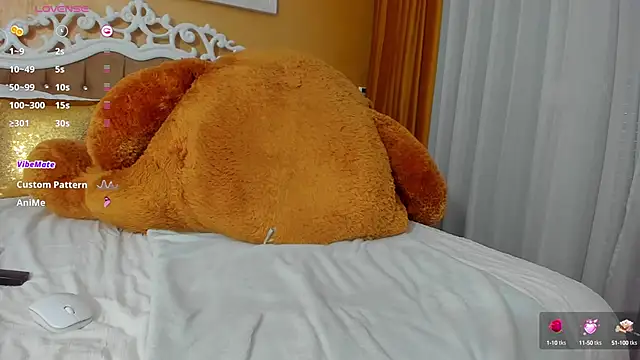 GoldenCaroline online show from October 7, 12:24 pm