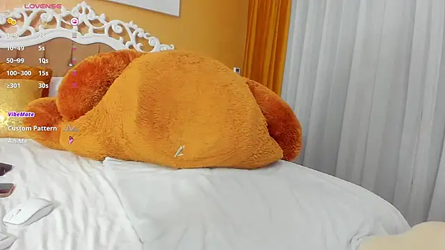 GoldenCaroline online show from October 17, 4:42 pm