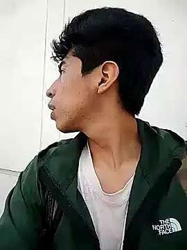 Snapshot of Alexander9827 chatting on December 24, 9:33 pm Alexander9827 online show from December 24, 9:33 pm