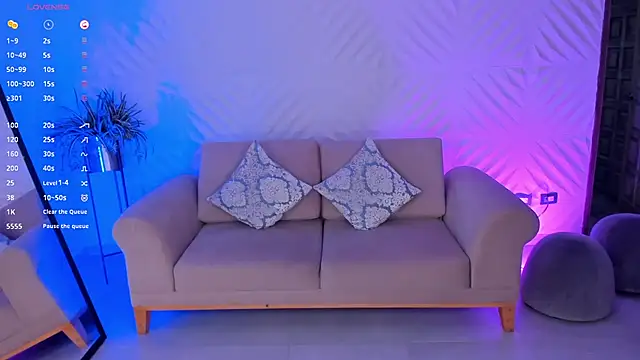 LizzHamilton   online show from January 28, 9:19 pm