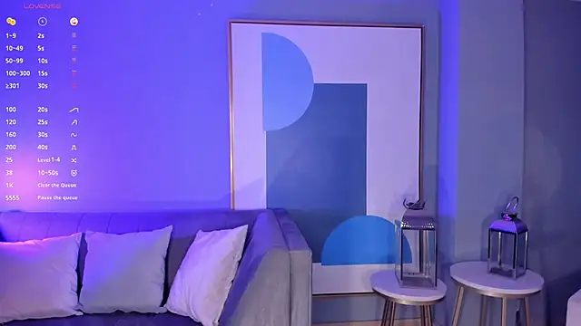 LizzHamilton   online show from March 17, 9:02 pm