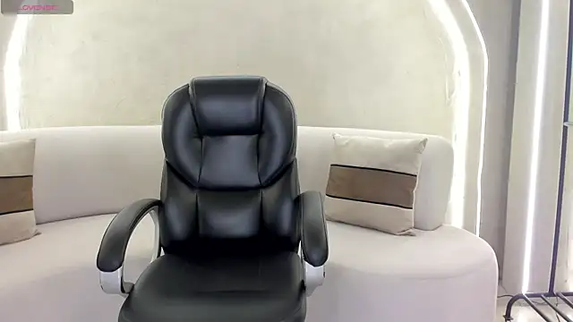 LizzHamilton   online show from September 13, 7:46 pm