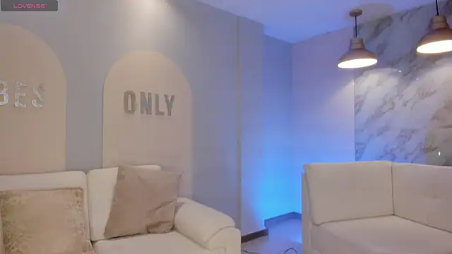 LizzHamilton   online show from November 2, 4:09 pm