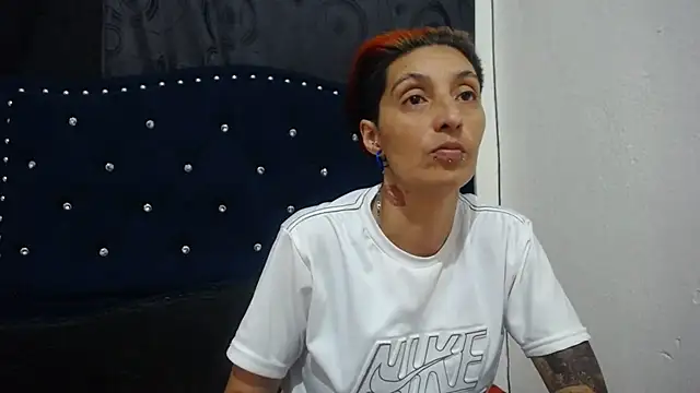 Snapshot of anyu1306 chatting on December 11, 2:52 am anyu1306 online show from December 11, 2:52 am