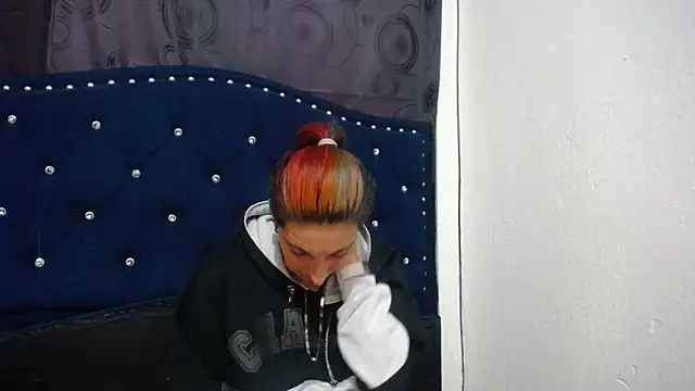 Snapshot of anyu1306 chatting on December 17, 12:22 pm anyu1306 online show from December 17, 12:22 pm