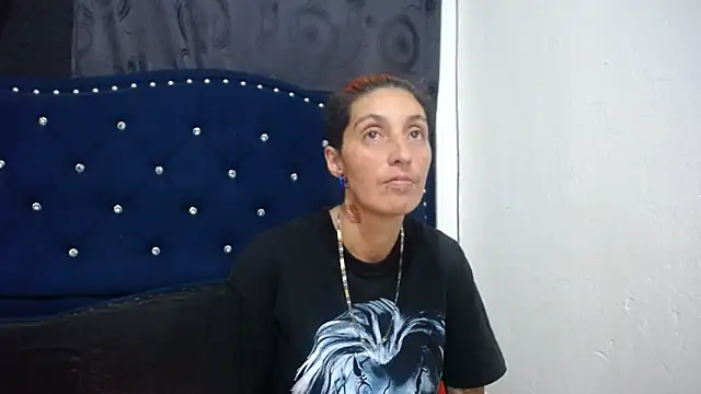 Snapshot of anyu1306 chatting on December 18, 2:32 am anyu1306 online show from December 18, 2:32 am