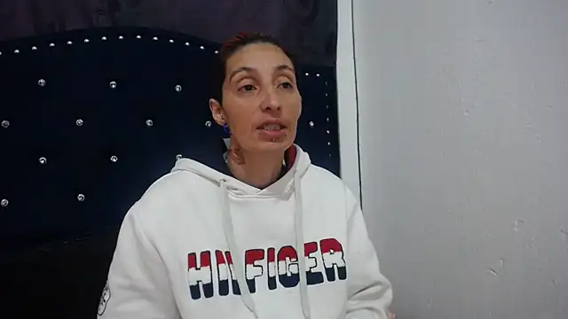 Snapshot of anyu1306 chatting on December 18, 2:17 pm anyu1306 online show from December 18, 2:17 pm