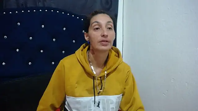 Snapshot of anyu1306 chatting on December 24, 8:22 am anyu1306 online show from December 24, 8:22 am