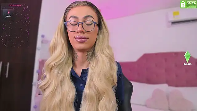 Snapshot of Miss_sagitario chatting on March 11, 12:06 pm Miss sagitario online show from March 11, 12:06 pm