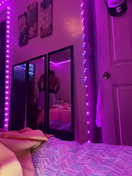 LawrenceBanques online show from March 15, 6:03 am