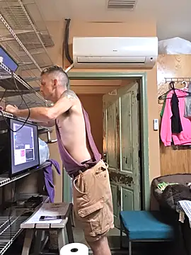 Snapshot of leahcimnikral chatting on September 19, 1:29 am leahcimnikral online show from September 19, 1:29 am