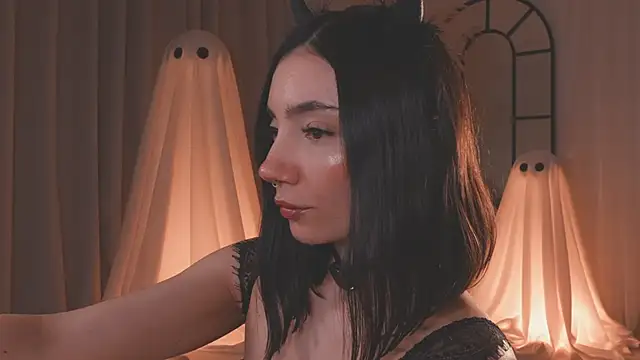 Snapshot of AmyArmstrong chatting on October 12, 12:53 am AmyArmstrong online show from October 12, 12:53 am