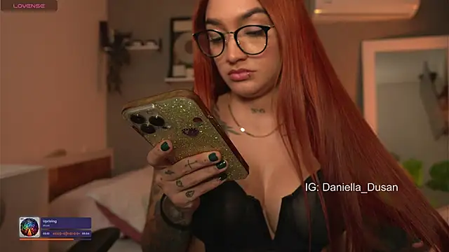 DaniDusan  online show from January 3, 9:47 pm