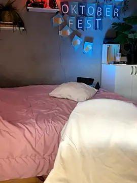 DaniDusan  online show from September 22, 10:34 pm