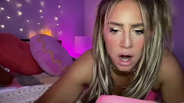 Snapshot of Fitnessbabe69 chatting on December 29, 12:12 pm Fitnessbabe69 online show from December 29, 12:12 pm