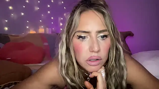 Snapshot of Fitnessbabe69 chatting on February 9, 9:47 am Fitnessbabe69 online show from February 9, 9:47 am