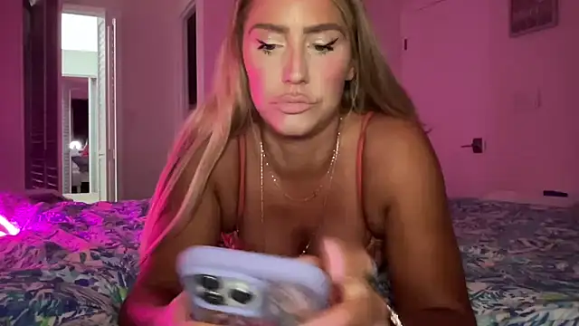 Snapshot of Fitnessbabe69 chatting on September 30, 9:36 am Fitnessbabe69 online show from September 30, 9:36 am