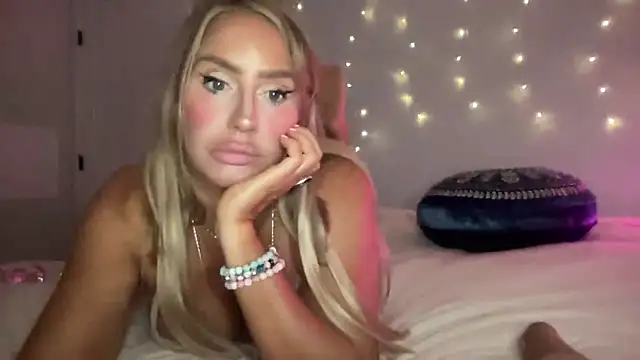 Snapshot of Fitnessbabe69 chatting on October 5, 7:07 am Fitnessbabe69 online show from October 5, 7:07 am