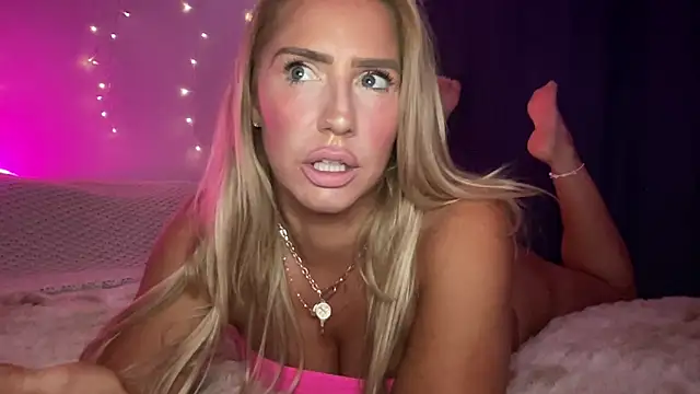 Snapshot of Fitnessbabe69 chatting on October 21, 7:31 am Fitnessbabe69 online show from October 21, 7:31 am