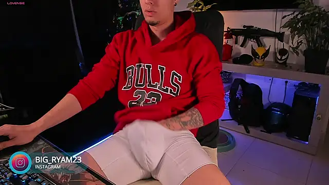 bigryann23 online show from December 15, 2:52 am