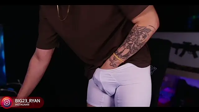 bigryann23 online show from January 18, 1:08 am