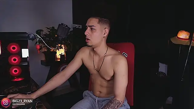 bigryann23 online show from March 14, 3:37 am